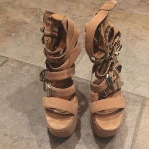 Tan suede heelless wedge